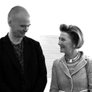Queen Sonja with artist Haavard Homstvedt during a tour of the Trygve Lie Gallery. (Photo: Sigrid Thorbjørnsen)
